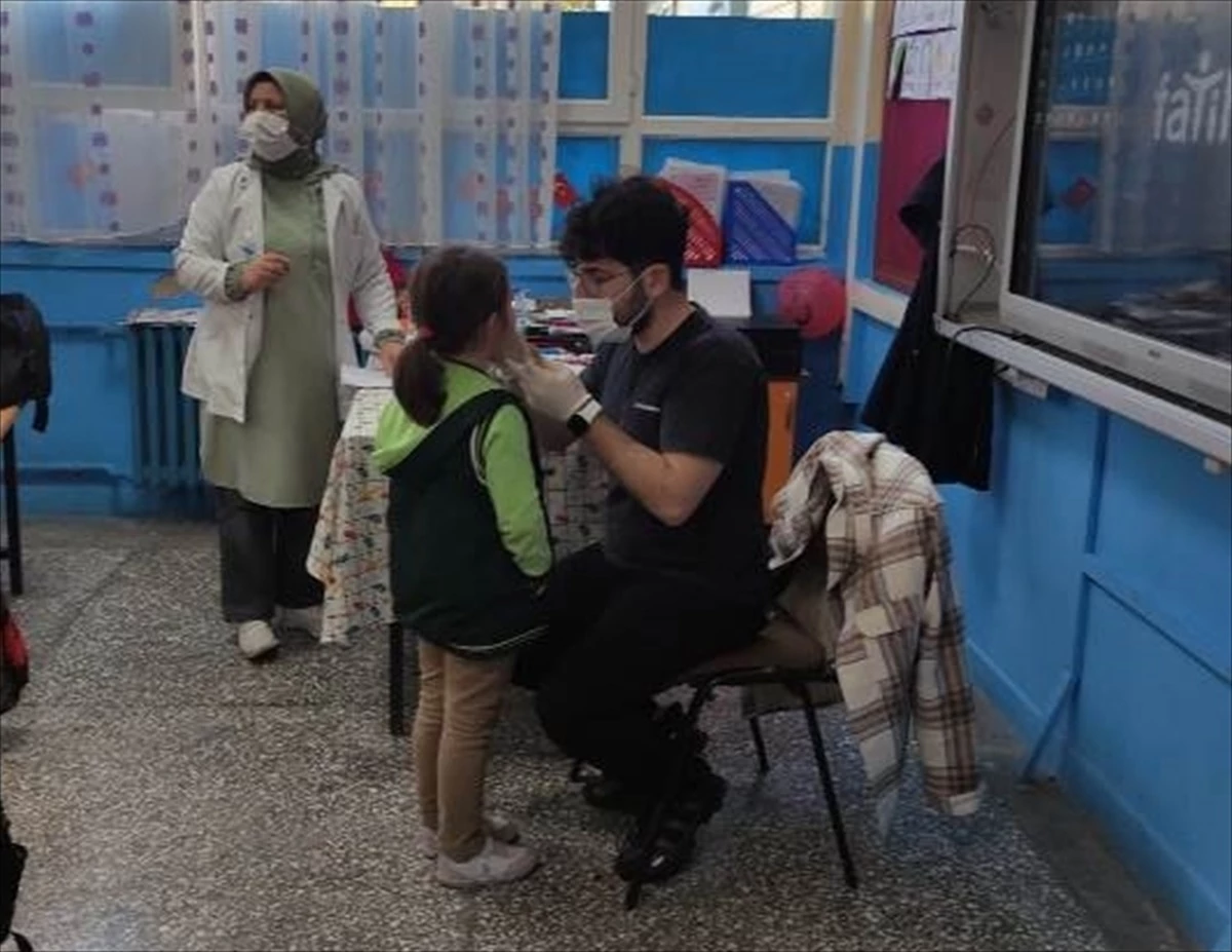 Merzifon\'da ilkokul öğrencilerine ağız ve diş sağlığı taraması yapıldı