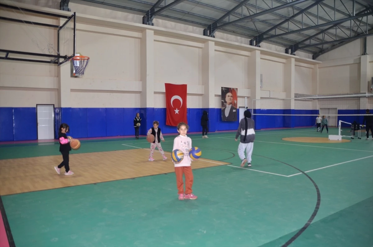 Muş Hasköy\'de Tam Donanımlı Spor Kompleksi Açıldı