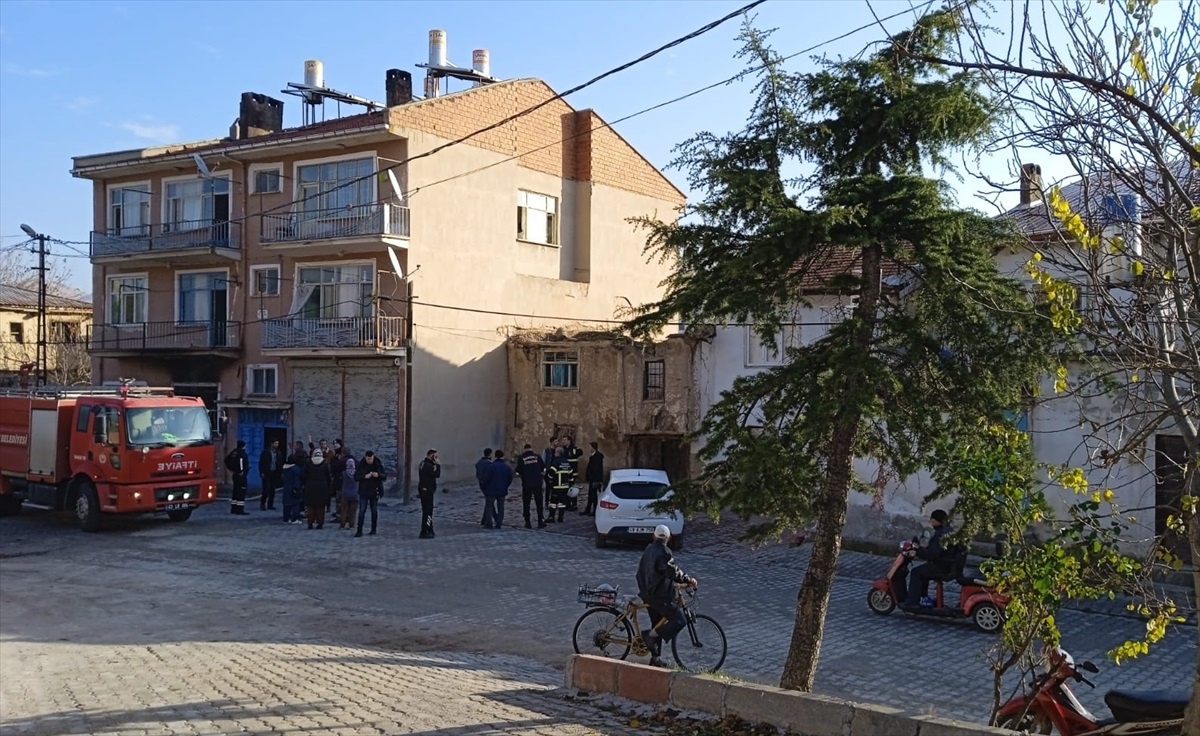 Sandıklı\'da çıkan yangın kontrol altına alındı