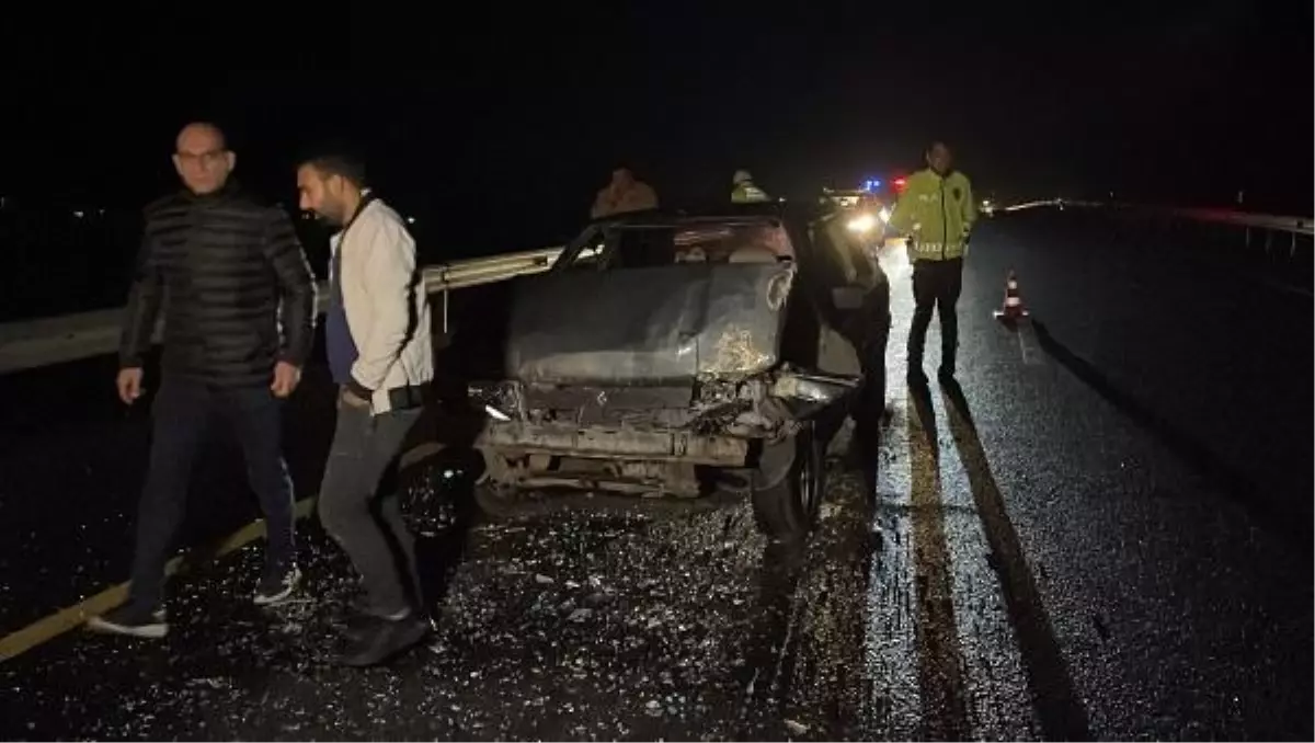 Siverek\'te otomobil ile TIR çarpıştı: 9 yaralı