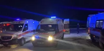 Turgutlu'da servis minibüsü TIR'a çarptı: 12 yaralı