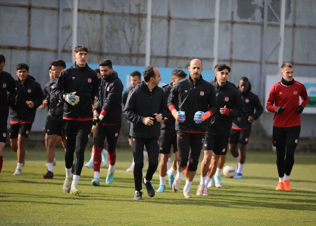 Sivasspor, Kuzey Marmara AŞ Arnavutköy Belediyespor maçının hazırlıklarına başladı