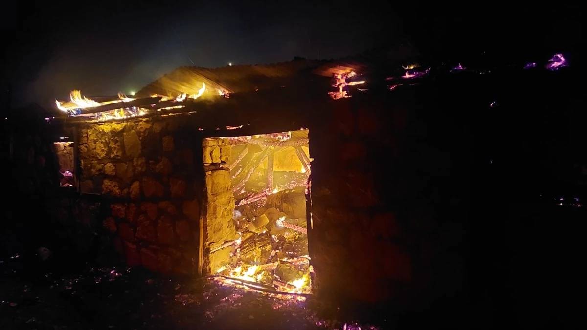 Tunceli\'de depo yangını söndürüldü