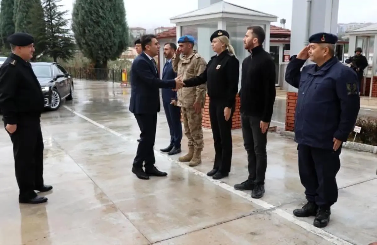 Bilecik Valisi Şefik Aygöl, İl Jandarma Komutanlığında temaslarda bulundu