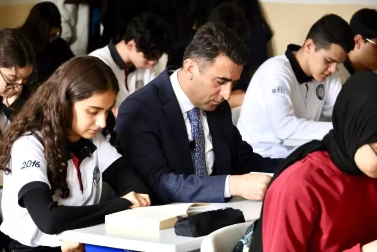 Bilecik Valisi Şefik Aygöl, öğrencilerle bir araya geldi