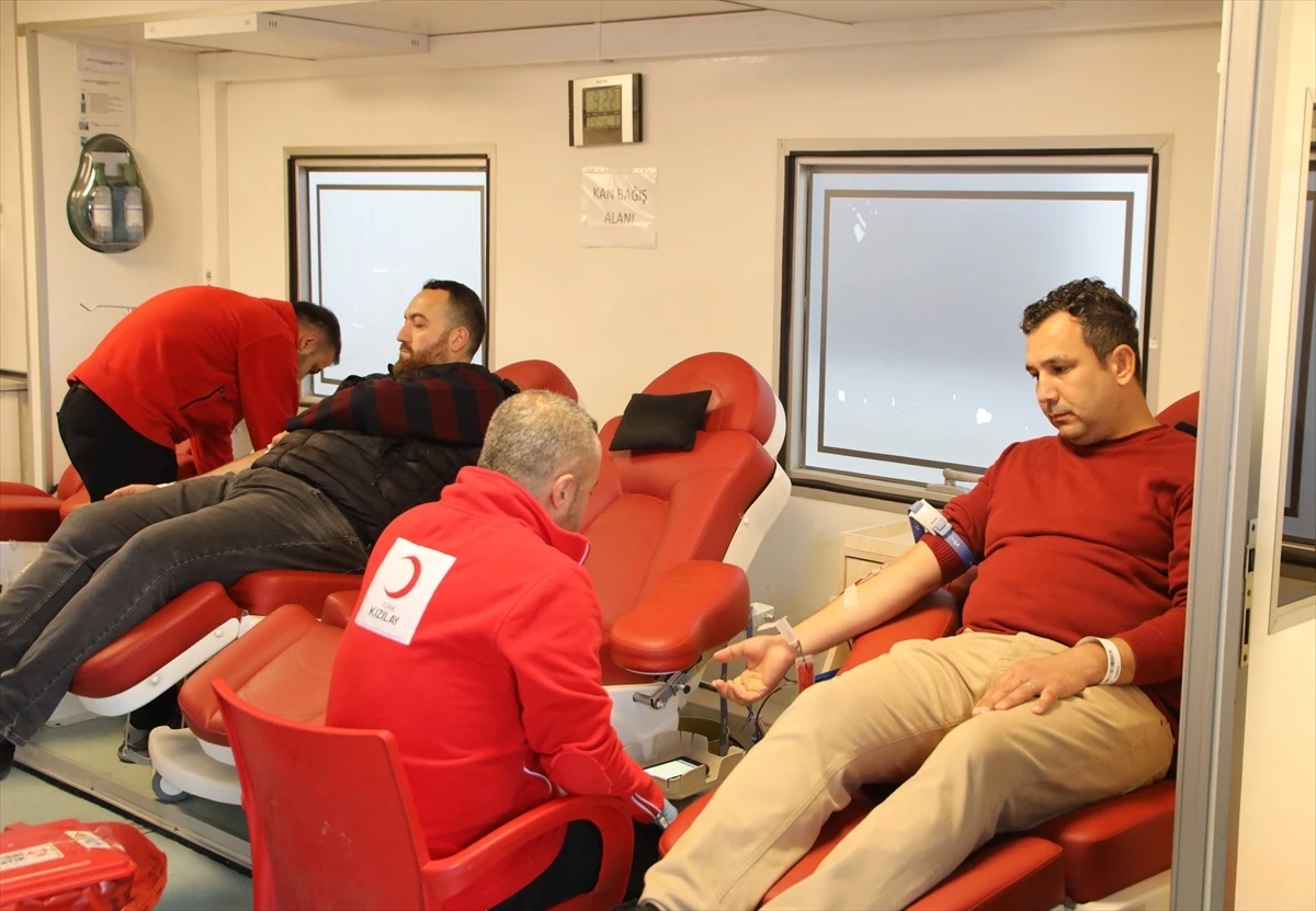 Yüreğir Belediyesi Kan Bağışı Kampanyası Düzenledi