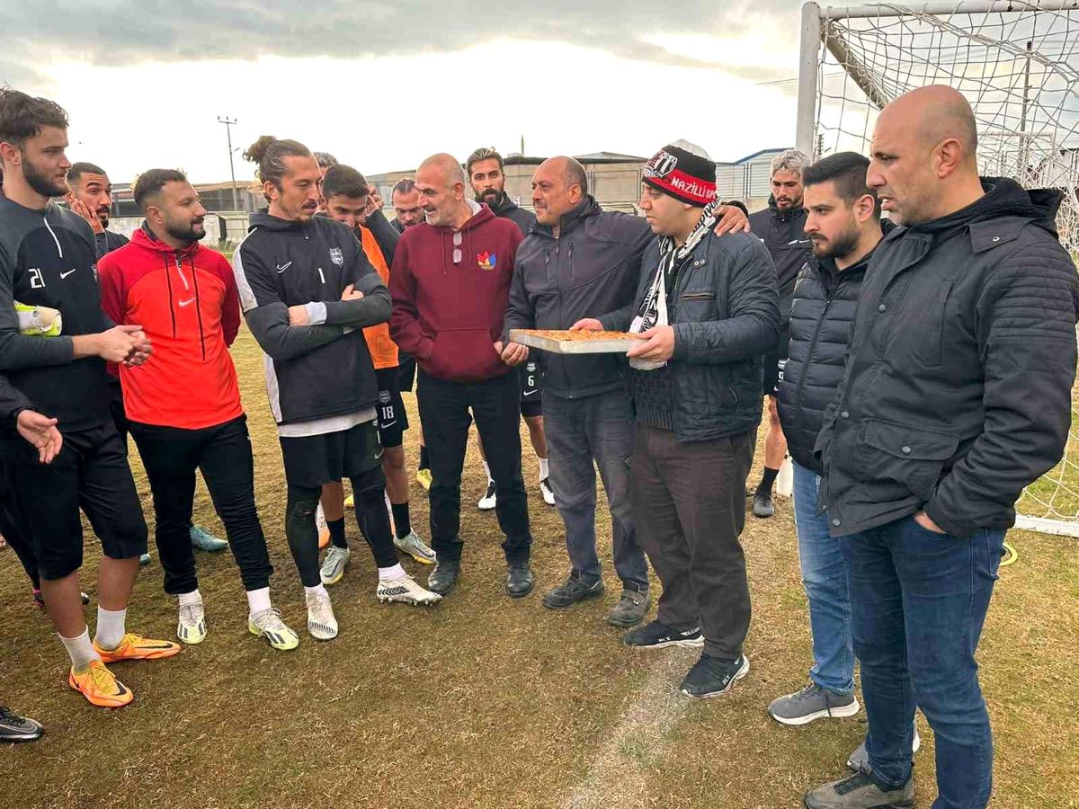 Nazilli Belediyespor\'a baklava ikramı
