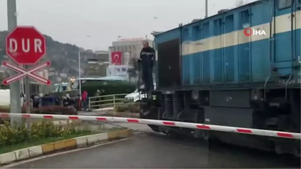 Zonguldak\'ta Ambulansa Yol Veren Makiniste Plaket