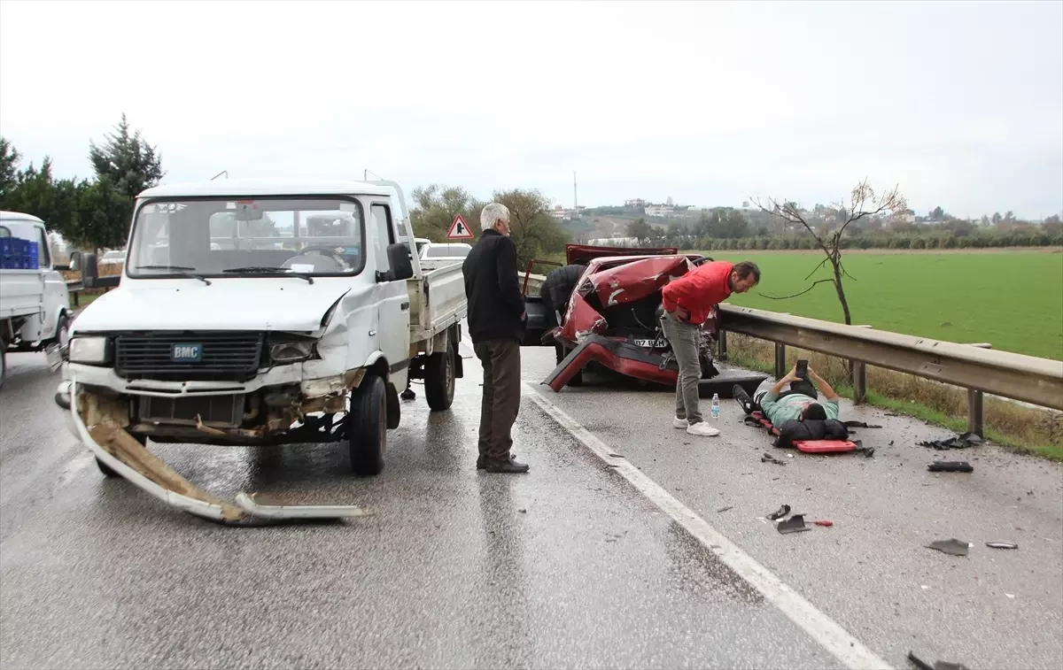 Antalya\'da trafik kazası: 2 kişi yaralandı