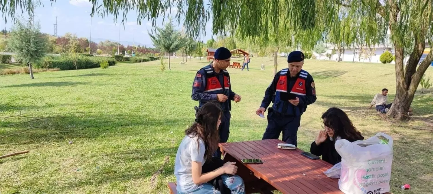 Balıkesir\'de jandarma ekipleri arananları yakaladı