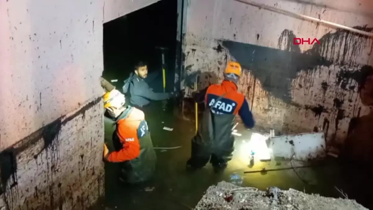 \'Bebek atıldı\' ihbarıyla bodrumdaki su boşaltılıyor