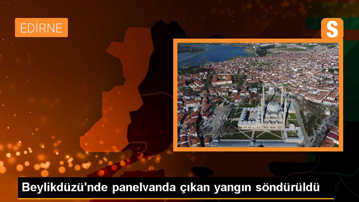 Beylikdüzü\'nde Panelvan Yanarak Kullanılamaz Hale Geldi