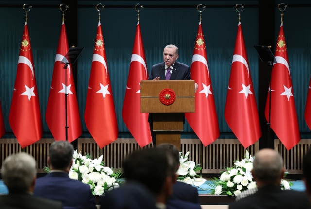 Cumhurbaşkanı Erdoğan'dan Kabine Toplantısı sonrası asgari ücret mesajı