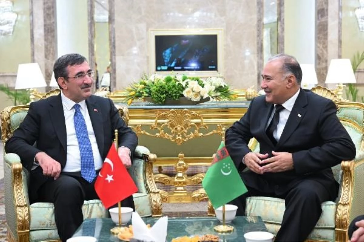 Cumhurbaşkanı Yardımcısı Cevdet Yılmaz Türkmenistan\'a gitti