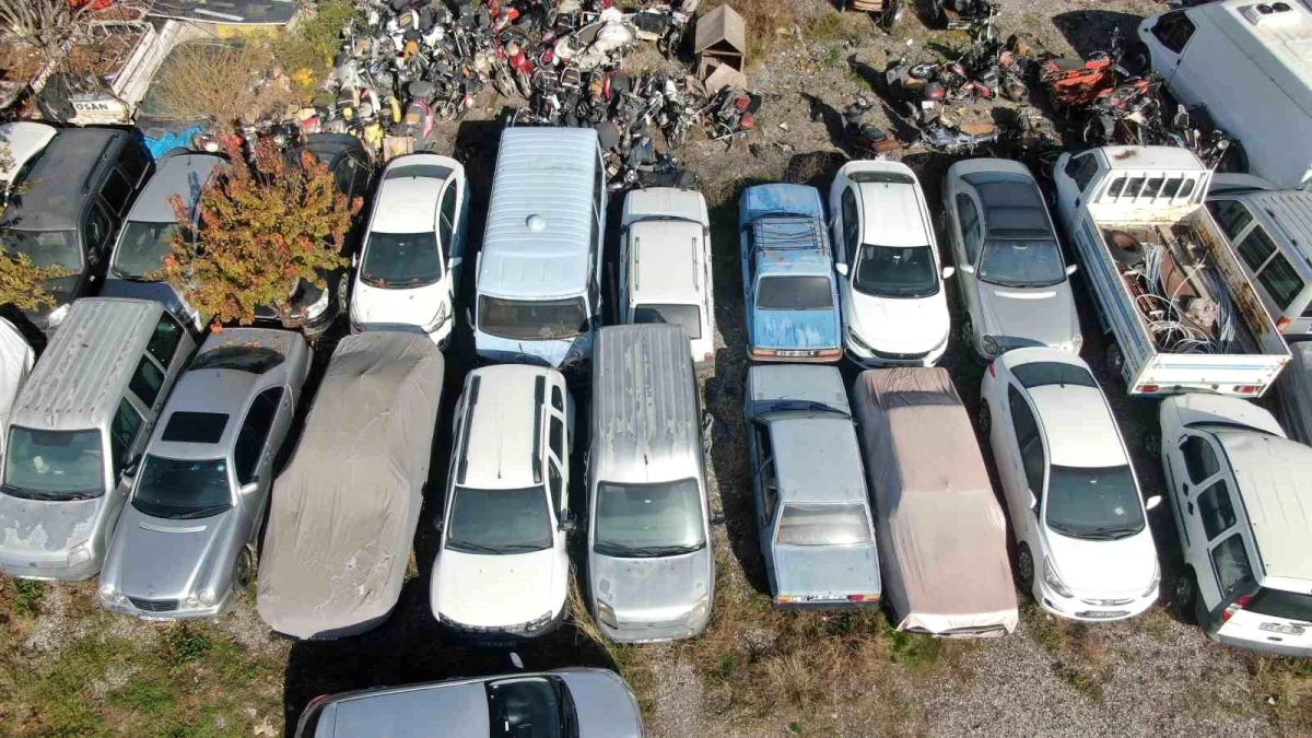 Elazığ\'da yüzlerce araç ve motosiklet çürümeye terk edildi