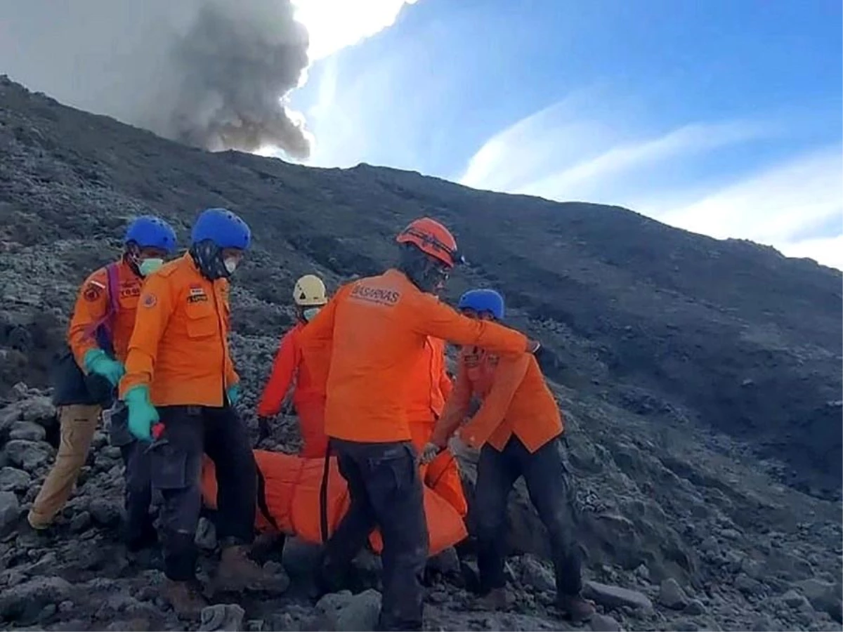 Endonezya\'da Yanardağ Patlaması: 23 Dağcı Hayatını Kaybetti