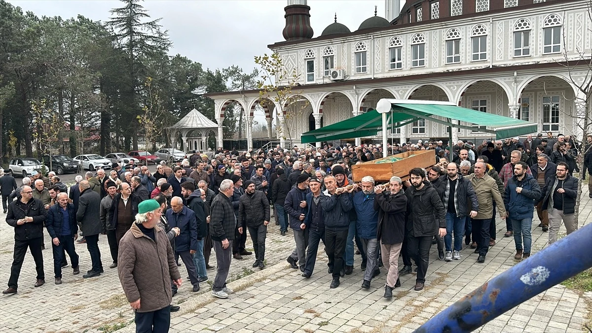 Gazeteci Sırrı Bıyık\'ın cenazesi son yolculuğuna uğurlandı