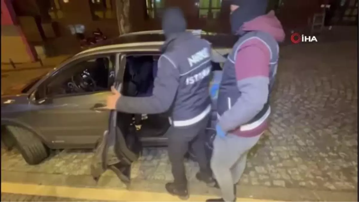 İçişleri Bakanı Yerlikaya: "İngiltere tarafından, İnterpol Kırmızı Bülteni ile aranan İngiltere\'nin Kuzey Doğu bölgesinde uyuşturucu madde ticareti...