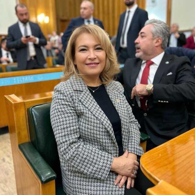 İstanbul Milletvekili Ayşe Sibel Yanıkömeroğlu İYİ Parti'den istifa etti