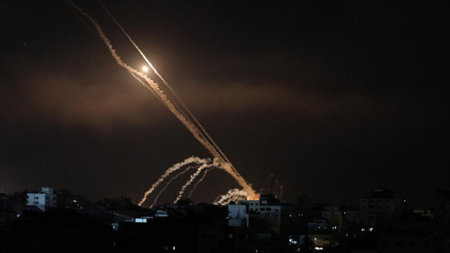 Kassam savaşçıları Gazze'deki bir İsrail tankını imha etti