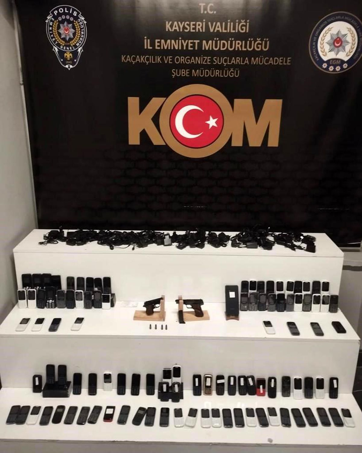 Kayseri\'de Kaçakçılık Operasyonu: 80 Bin Makaron ve 63 Kilogram Tütün Ele Geçirildi