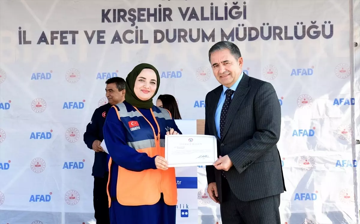 Kırşehir Valisi, AFAD gönüllülerine teşekkür etti