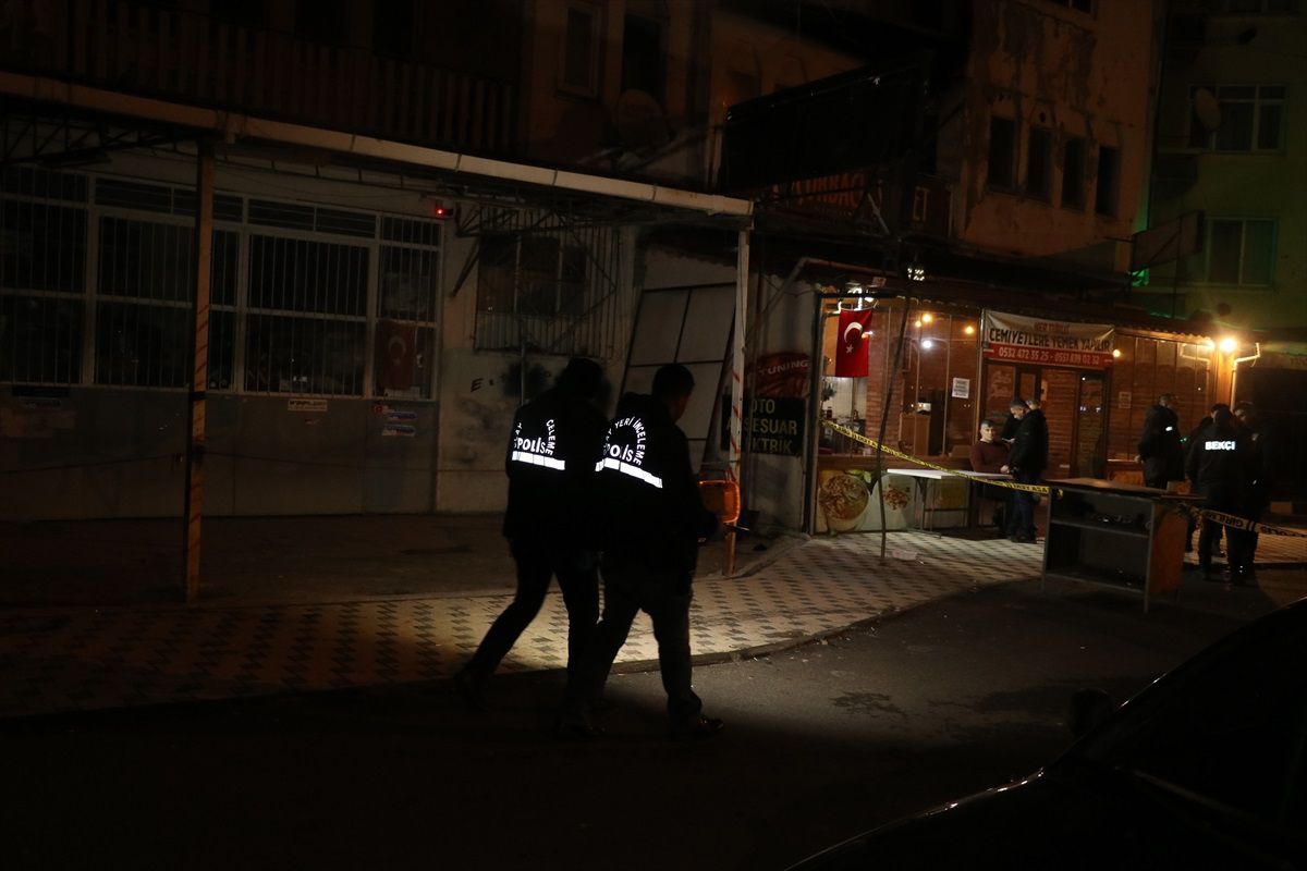 İzmit\'te sokakta bıçakla yaralanan kişi hayatını kaybetti