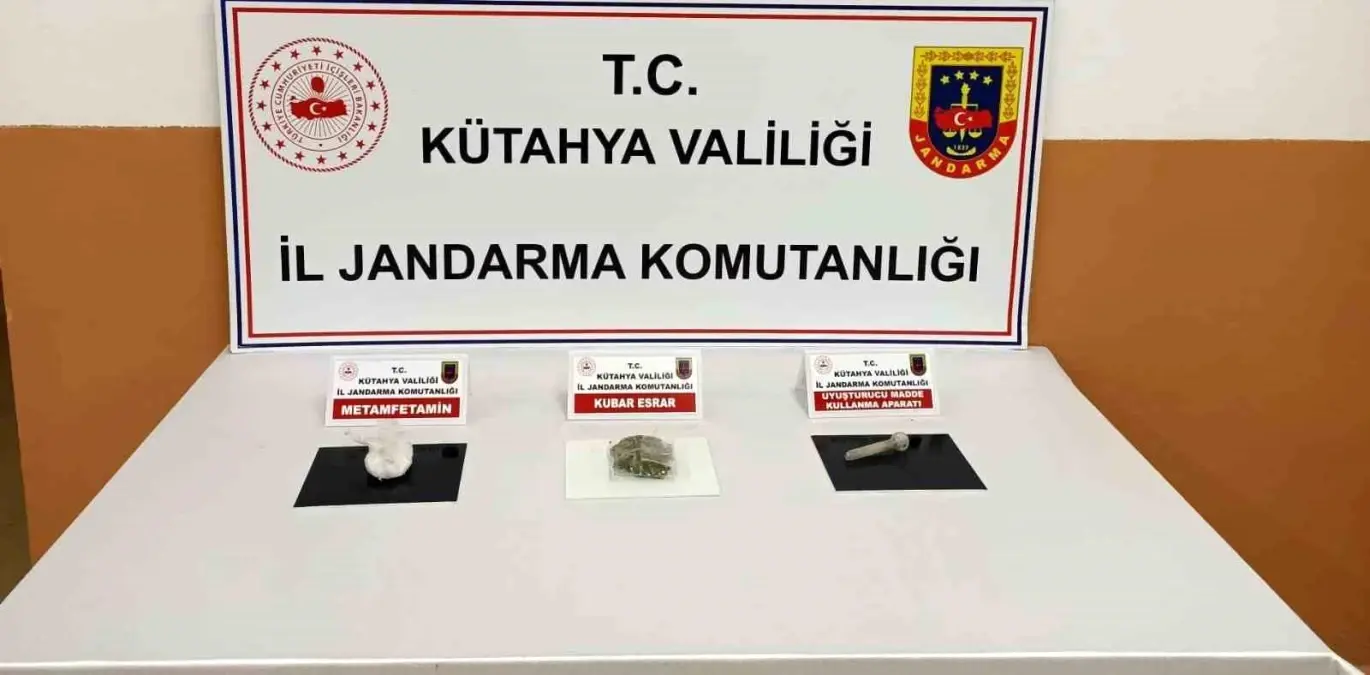 Kütahya\'da Uyuşturucu Operasyonu: 31 Gram Metamfetamin ve 18 Gram Kubar Esrar Ele Geçirildi