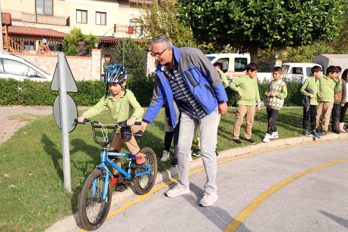 Marmaris\'te öğrencilere trafik eğitimi verildi
