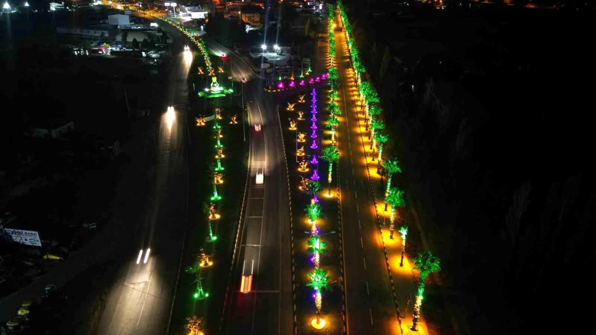 Menemen Belediyesi, ışıklandırma ve peyzaj çalışmasıyla şehri güzelleştiriyor