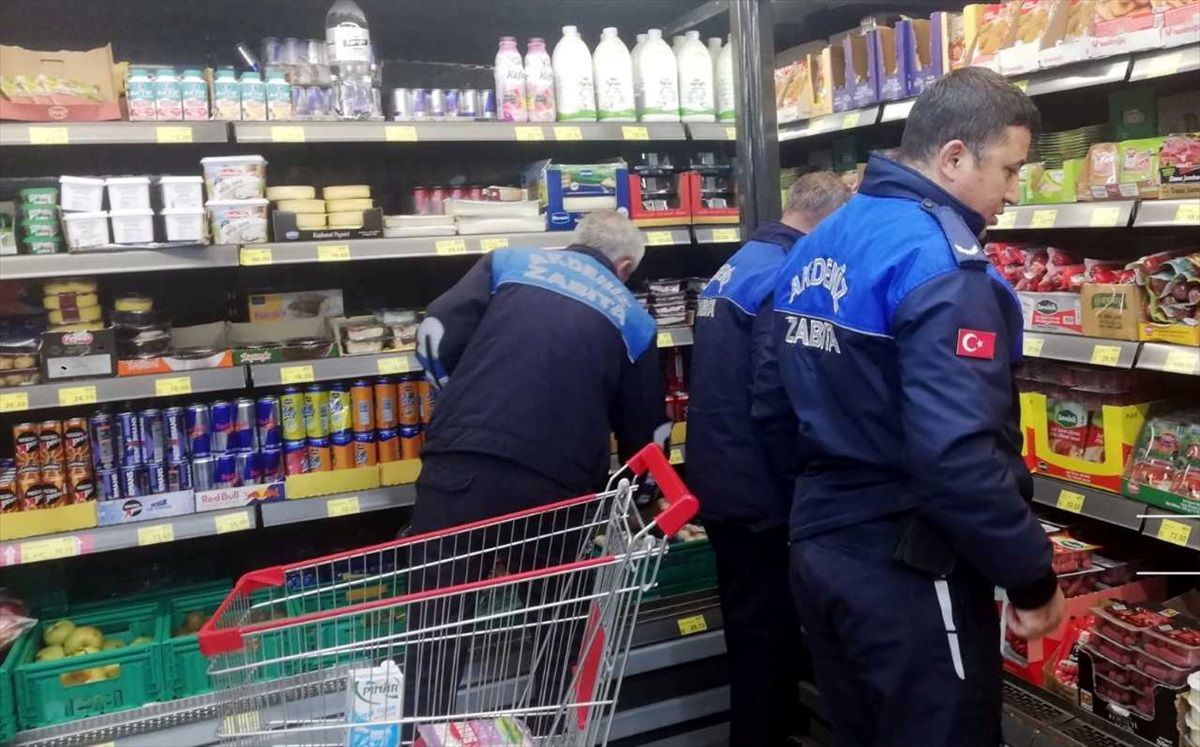 Mersin\'deki Marketlerde Etiket ve Gramaj Denetimi Yapıldı