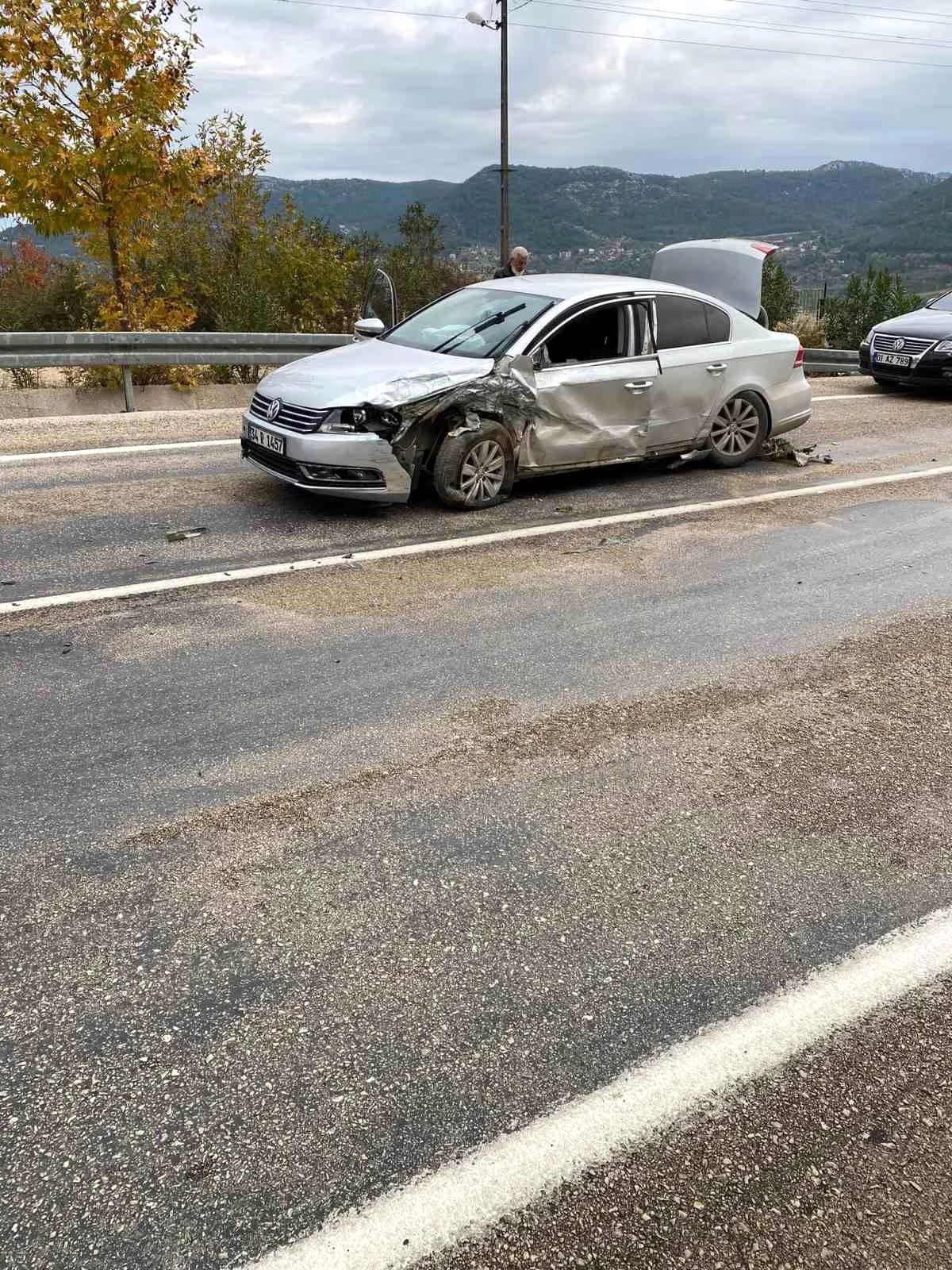 Adana\'da trafik kazası: 1\'i ağır 5 kişi yaralandı