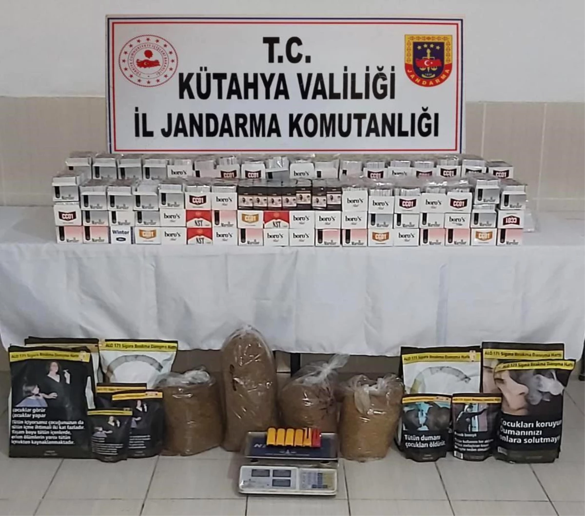 Kütahya\'da Kaçakçılık Operasyonu: 27 Bin Makaron ve 19 Kilogram Tütün Ele Geçirildi