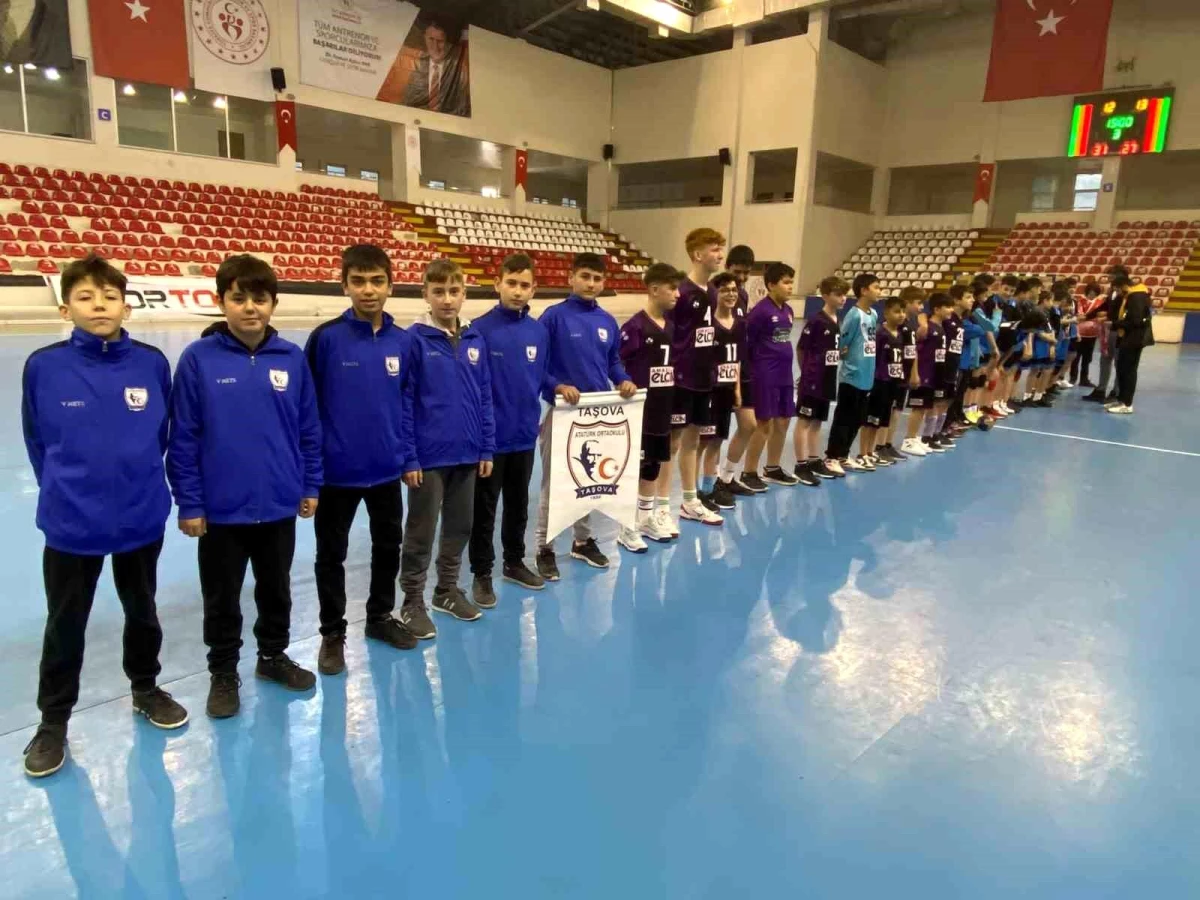 Taşova Atatürk Ortaokulu Amasya il şampiyonu oldu