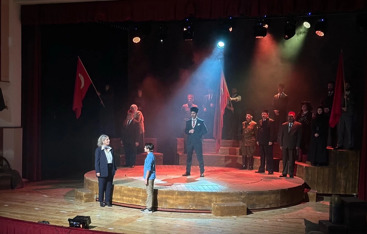 Tokat\'ta Cumhuriyet\'e Doğru tiyatro oyunu sahnelendi