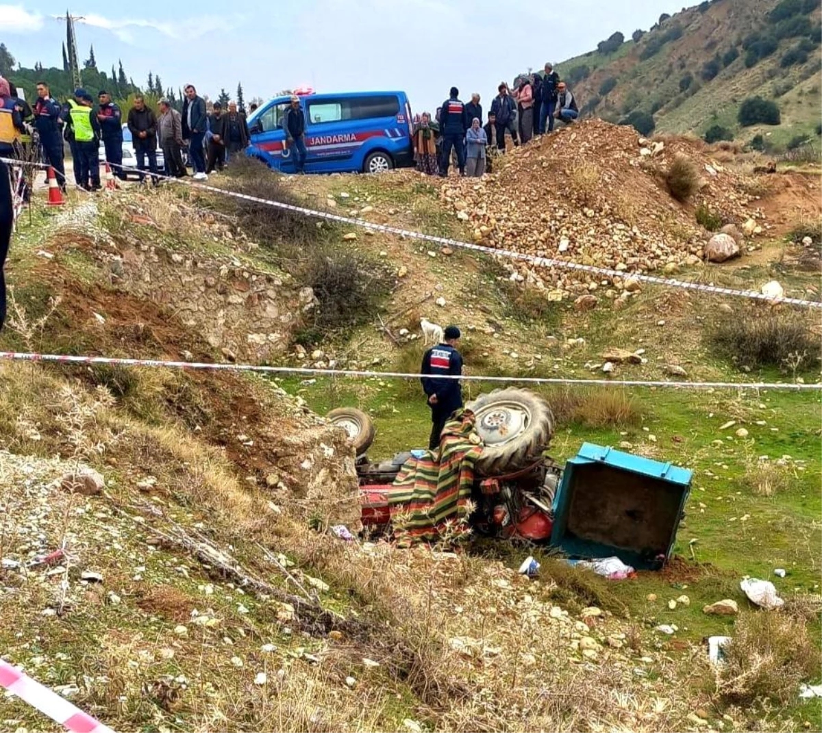 Manisa\'da traktör kazası: 3 çocuk annesi kadın hayatını kaybetti