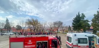Uşak'ta okulda çıkan yangın sonucu öğrenciler tahliye edildi