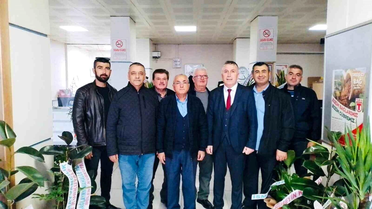 Sarıgöl Üzüm Üreticileri TARİŞ Başkanı Ferhat Şen\'i ziyaret etti