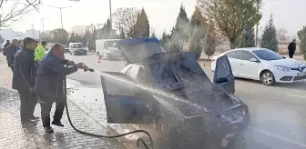 Yozgat'ta seyir halindeki otomobil alev aldı