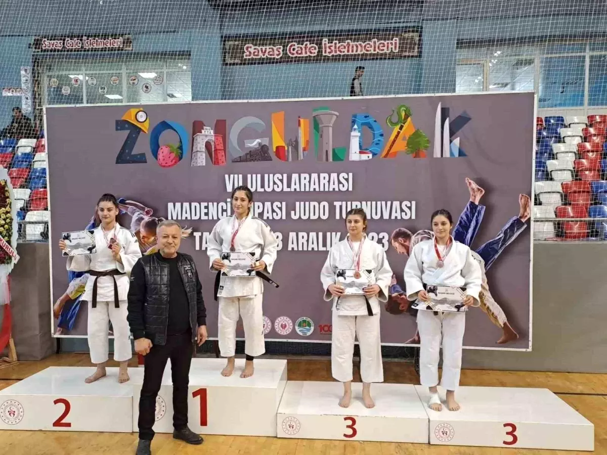 Yunusemre Belediyespor, Madenci Kupası\'nda büyük başarı elde etti