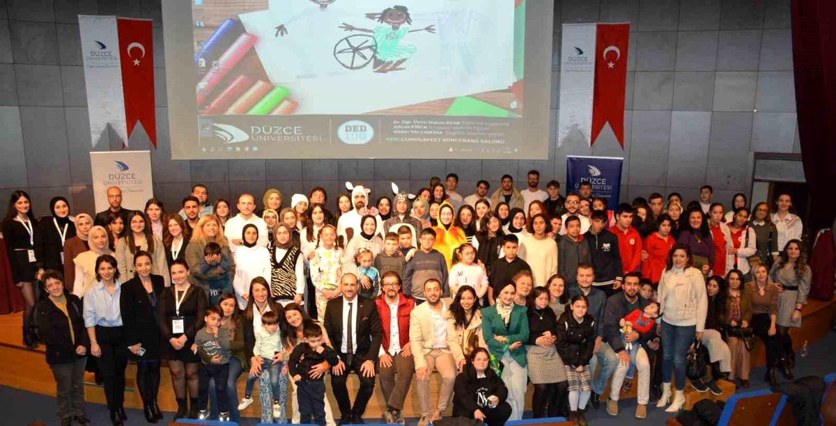 Düzce Üniversitesi Engelsiz Üniversite Koordinatörlüğü tarafından düzenlenen panel ve sergi etkinliği