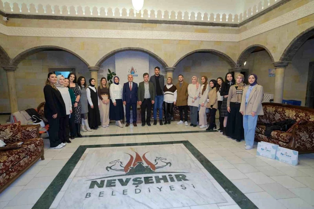 Nevşehir Belediye Başkanı gönüllü gençlerle buluştu