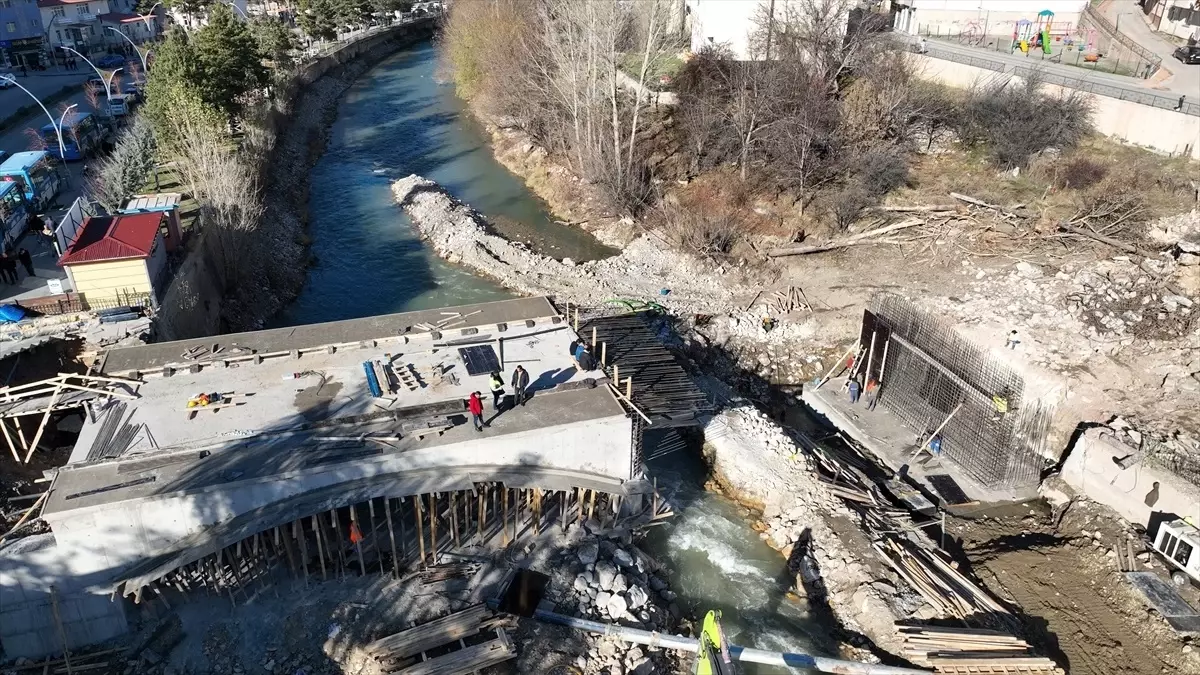 Bayburt\'ta Çoruh Nehri Üzerinde Yeni Köprüler İnşa Ediliyor
