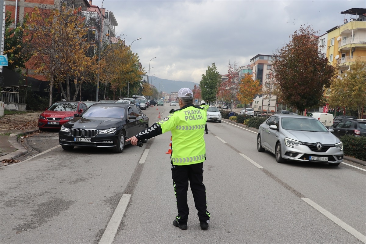 Denizli\'de Tehlikeli Trafik Hareketlerine Para Cezası