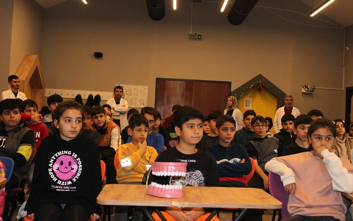 Diyarbakır Büyükşehir Belediyesi Öğrencilere Ağız ve Diş Sağlığı Semineri Düzenledi