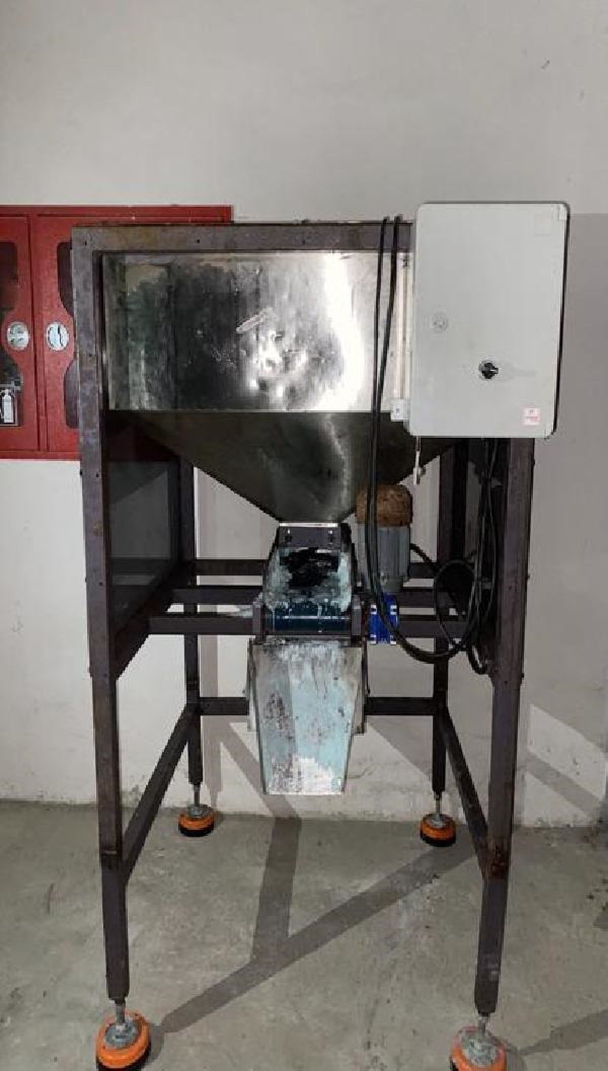 Edirne'de 7,4 Ton Sahte Temizlik Malzemesi Ele Geçirildi