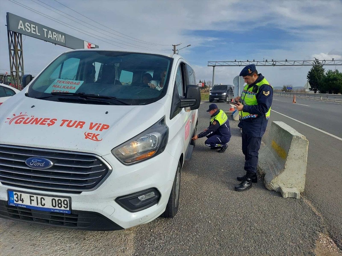 Edirne\'de jandarma ekipleri kış lastiği denetimi yaptı
