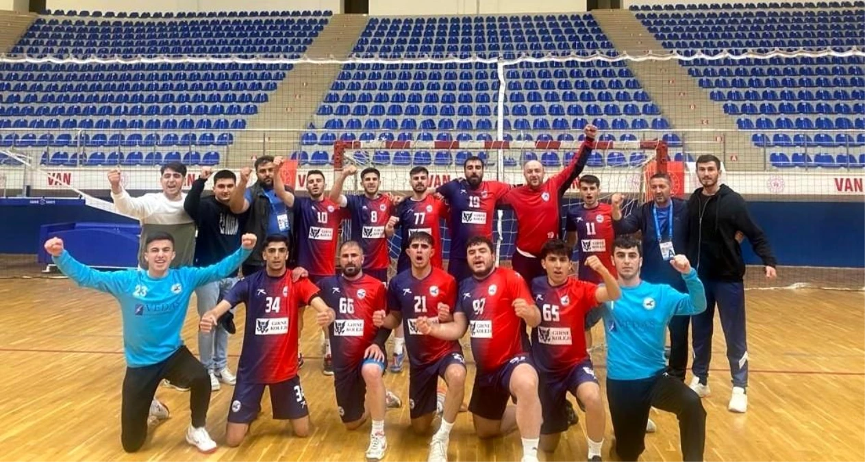 Van\'ı Hentbol Erkekler 1. Lig A Grubunda temsil eden Erek Beşyıldız Spor Kulübü, ilk devreyi 5. sırada 4 puanla kapattı.