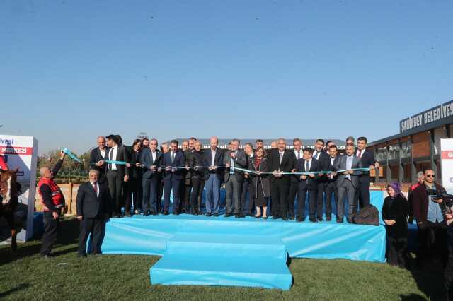 Gençler, Şahinbey Belediyesi Geleneksel Sporlar Merkezinde ata sporlarını öğreniyor