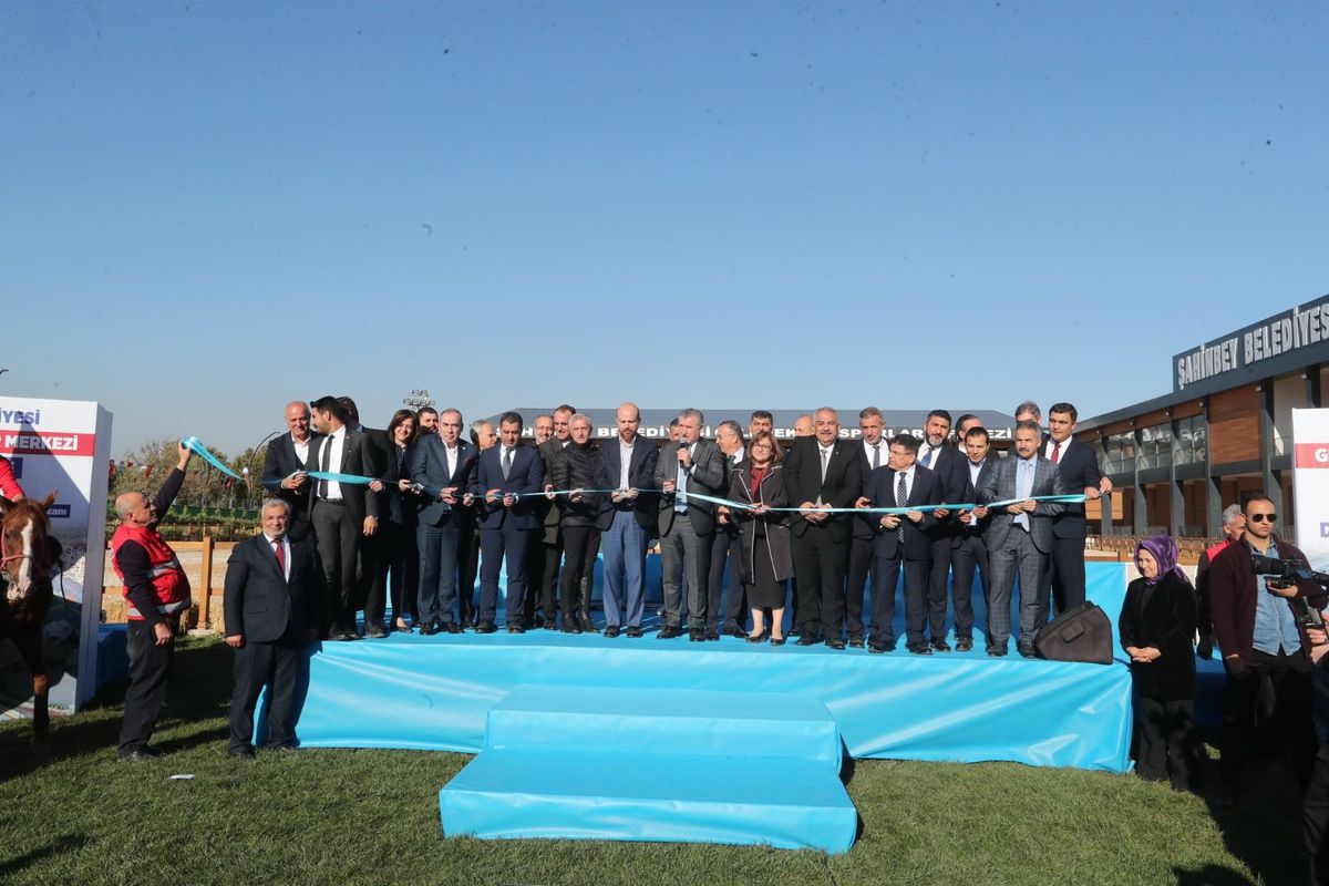 Gençler, Şahinbey Belediyesi Geleneksel Sporlar Merkezinde ata sporlarını öğreniyor